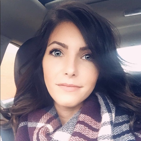 Meet your Posher, Alexandra - Picture 2 of 5